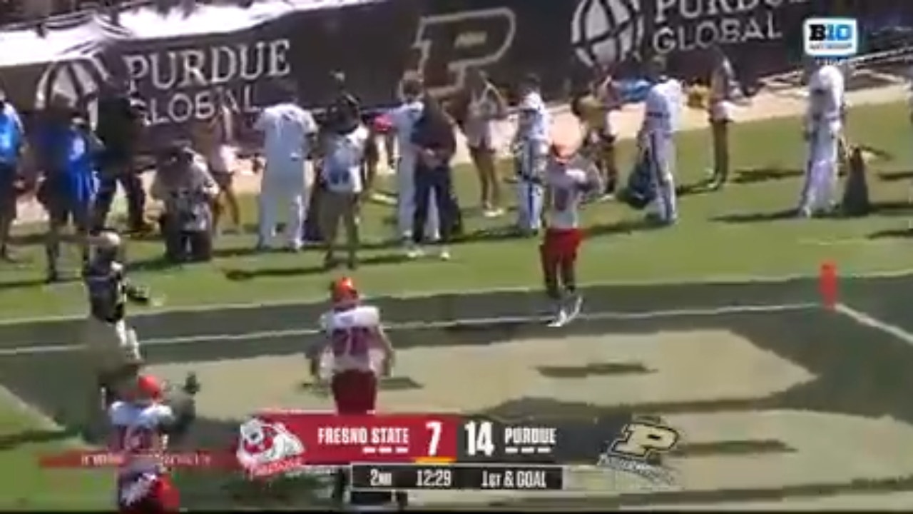 Fresno State's Mikey Keene connects with Jalen Moss for an eight-yard touchdown to tie the game against Purdue