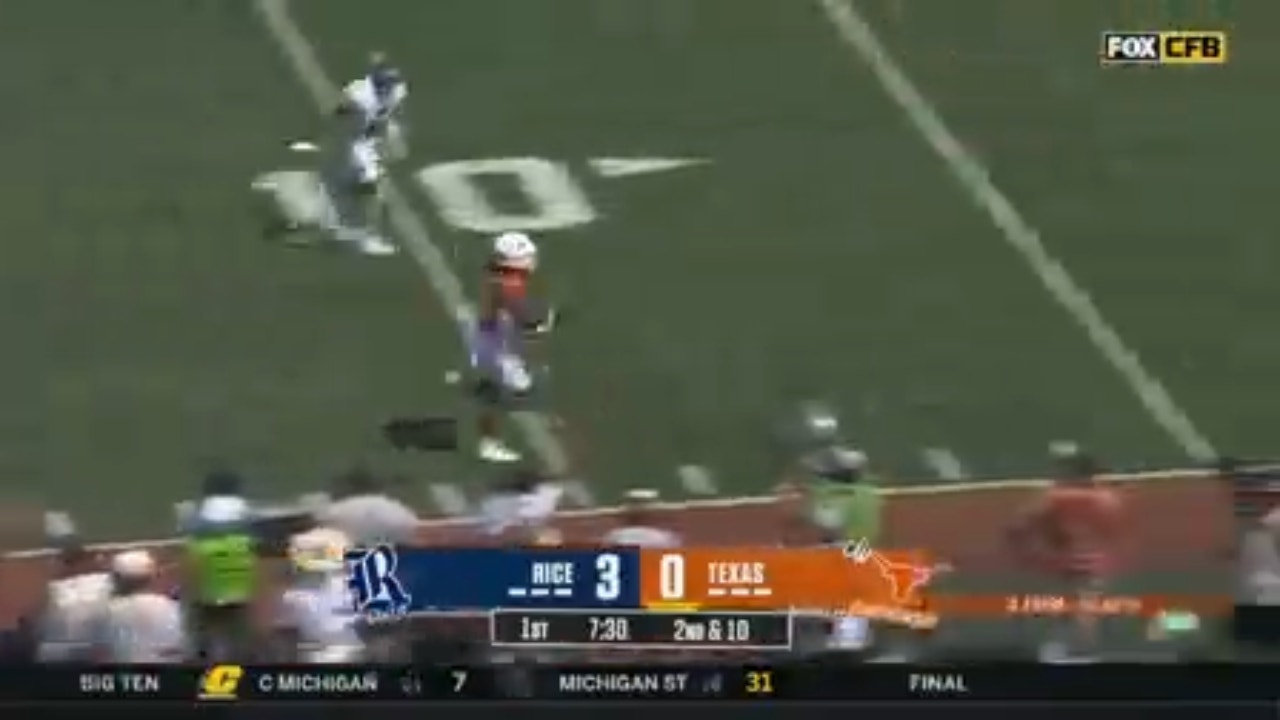 Quinn Ewers links up with Jonathon Brooks for a 37-yard touchdown to give Texas the lead against Rice