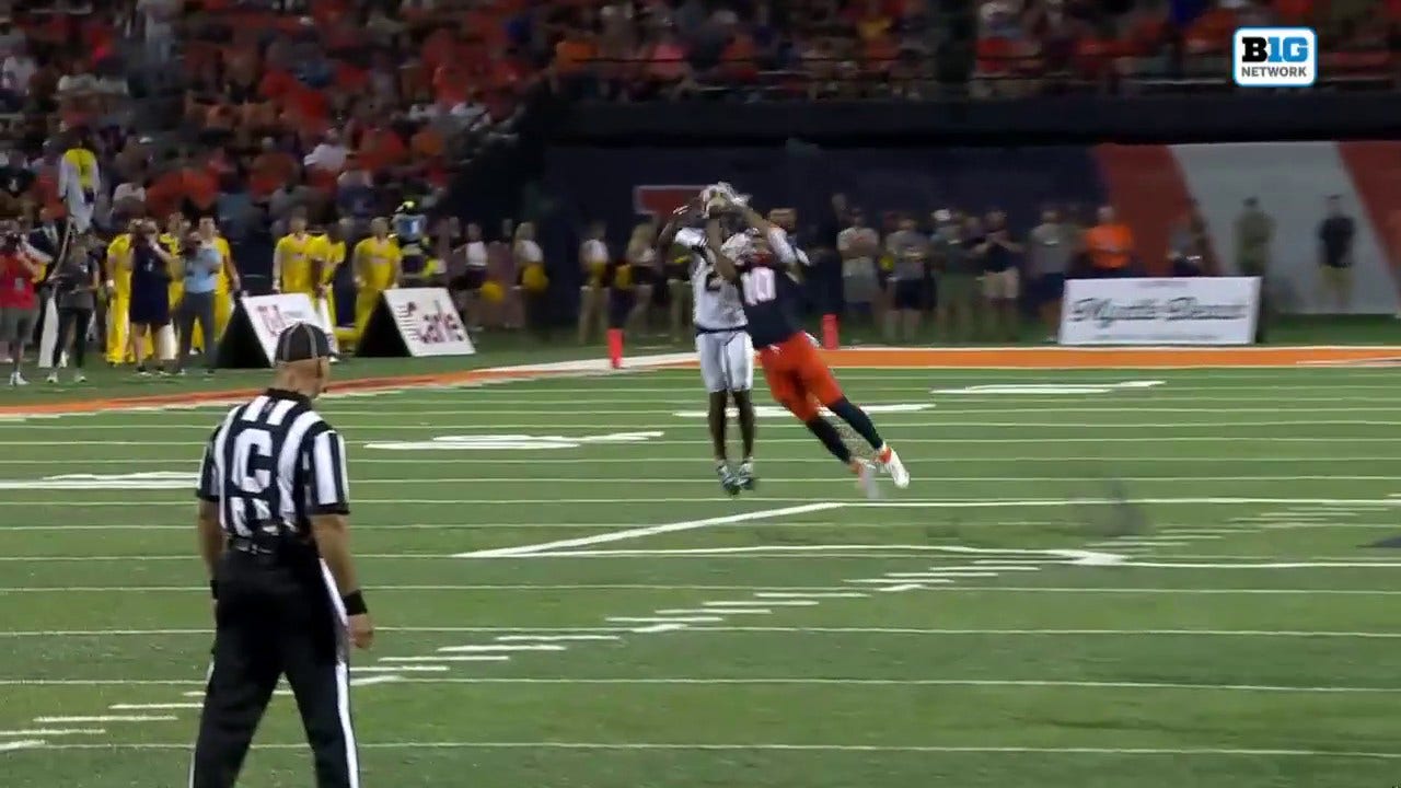 Illinois' Miles Scott notches an IMPRESSIVE pick six to trim deficit against Toledo