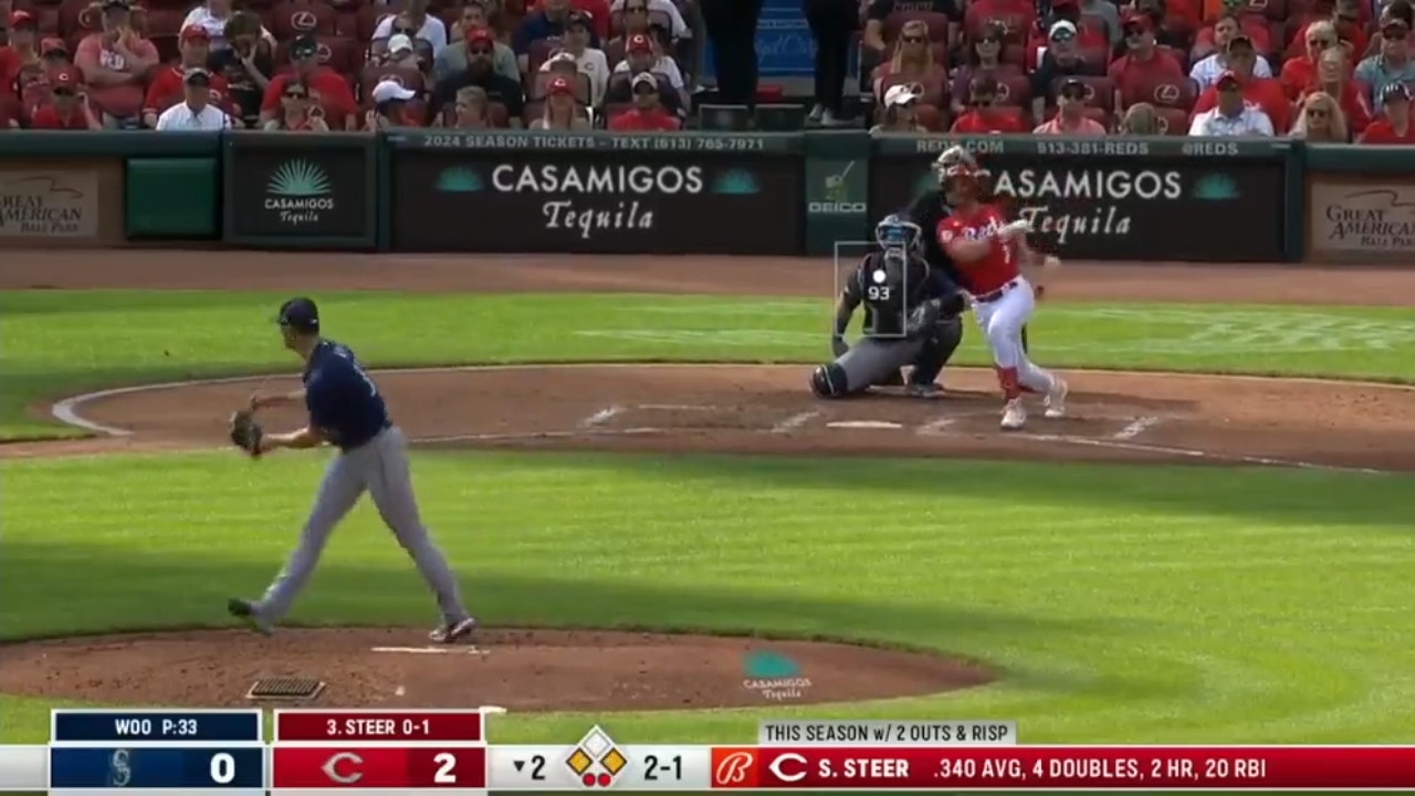 Spencer Steer HAMMERS a three-run home run to extend the Reds' lead over the Mariners