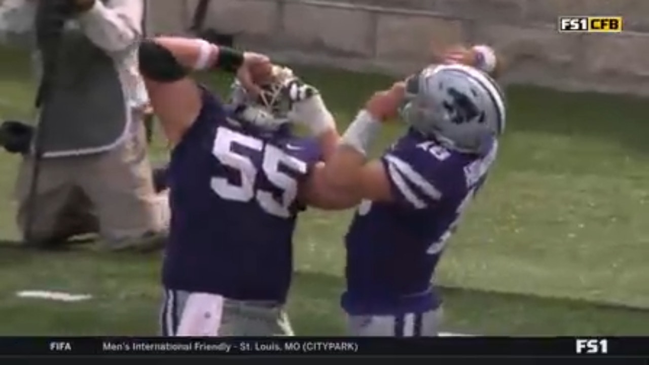 Will Howard rushes for a two-yard TD to extend Kansas State's lead vs. Troy