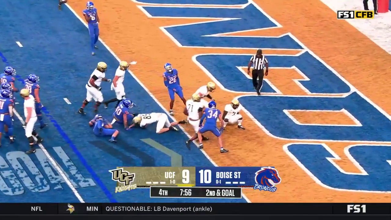 UCF's RJ Harvey punches it in for a four-yard touchdown vs. Boise State