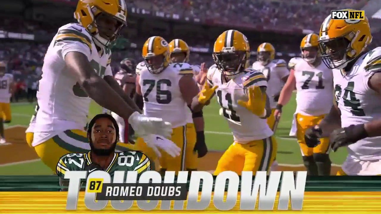 Jordan Love connects with Romeo Doubs for the Packers' first touchdown of the season against the Bears