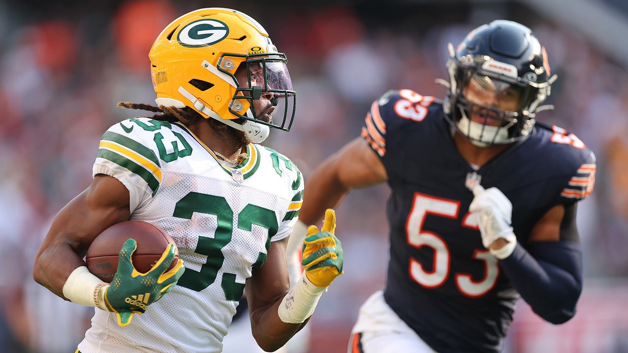 Aaron Jones records two touchdowns with 127 total yards to carry the Packers to victory vs. the Bears