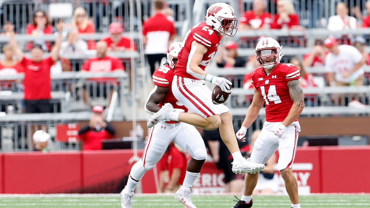 Wisconsin Badgers' defense forces FIVE INTs in blowout win against Georgia Southern | CFB on FOX