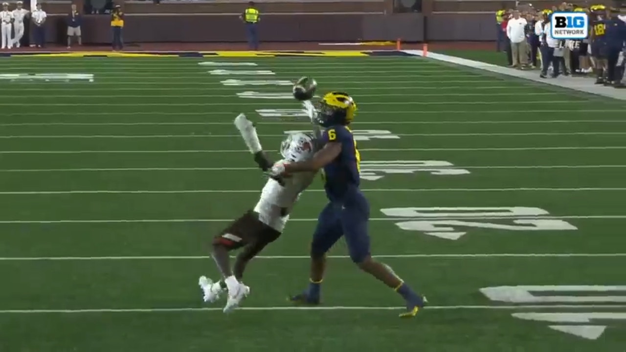 Michigan's Cornelius Johnson makes an UNREAL contested 50-yard receiving TD to extend lead over Bowling Green
