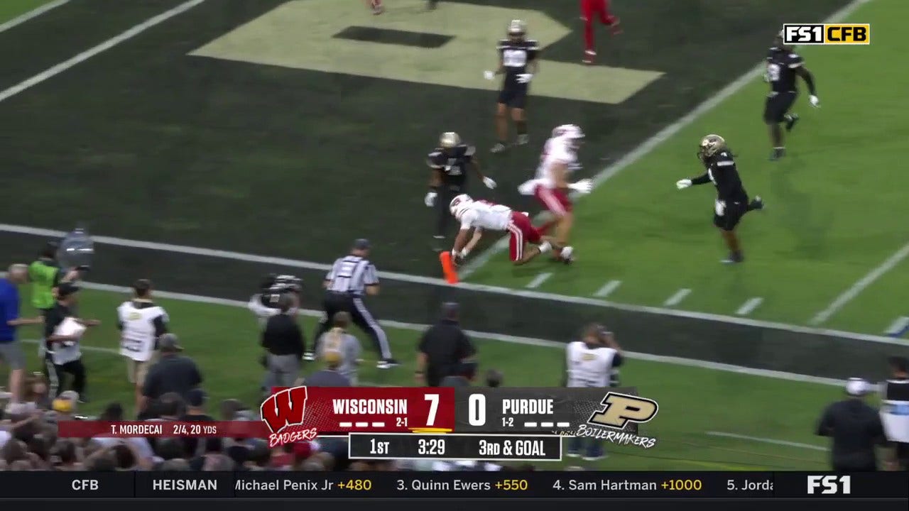 Tanner Mordecai dives for a six-yard rushing TD, giving Wisconsin an early 14-0 lead vs. Purdue