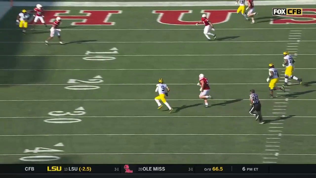 Michigan's J.J. McCarthy shows off ELITE elusiveness in WILD 16-yard passing TD against Nebraska