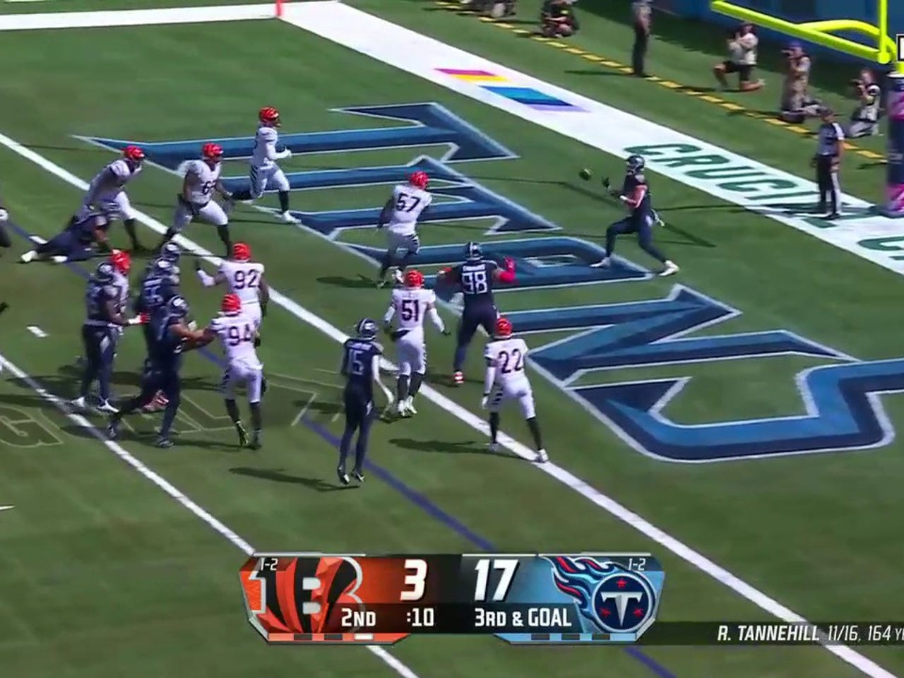 Titans' Derrick Henry runs over Bengals defense, throws TD pass in big win