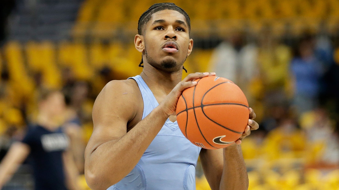 Marquette's Justin Lewis throws down an EMPHATIC one-hand jam