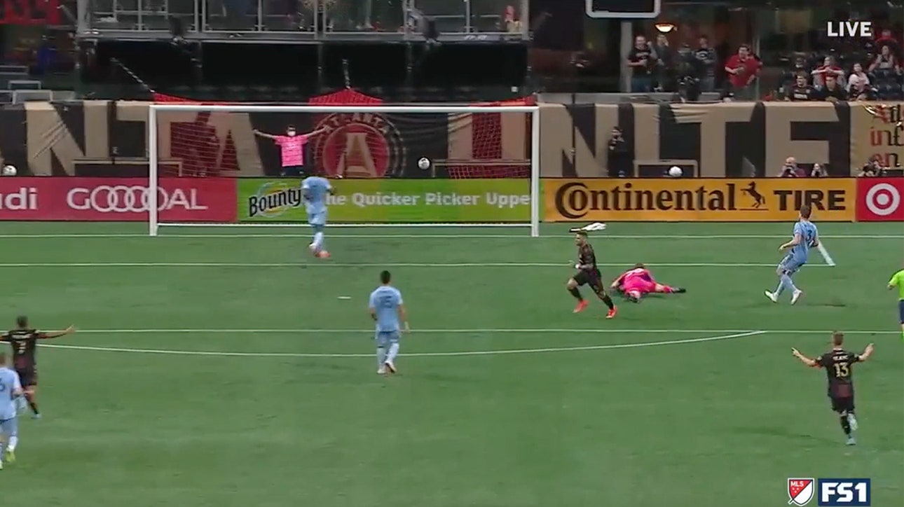 Atlanta United FC's Dom Dwyer scores a superb goal in stoppage time for the 2-0 lead in the first half