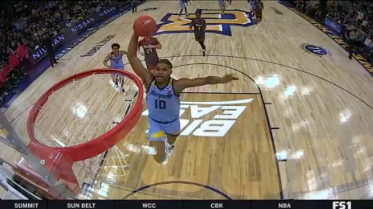 Marquette's Justin Lewis brings down the house with a monster one-handed jam