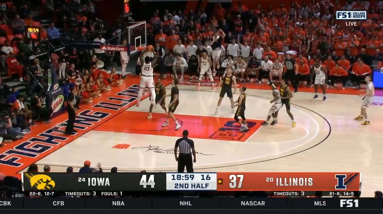 Illinois' Kofi Cockburn throws down the two-handed alley-oop off a dime from Trent Frazier