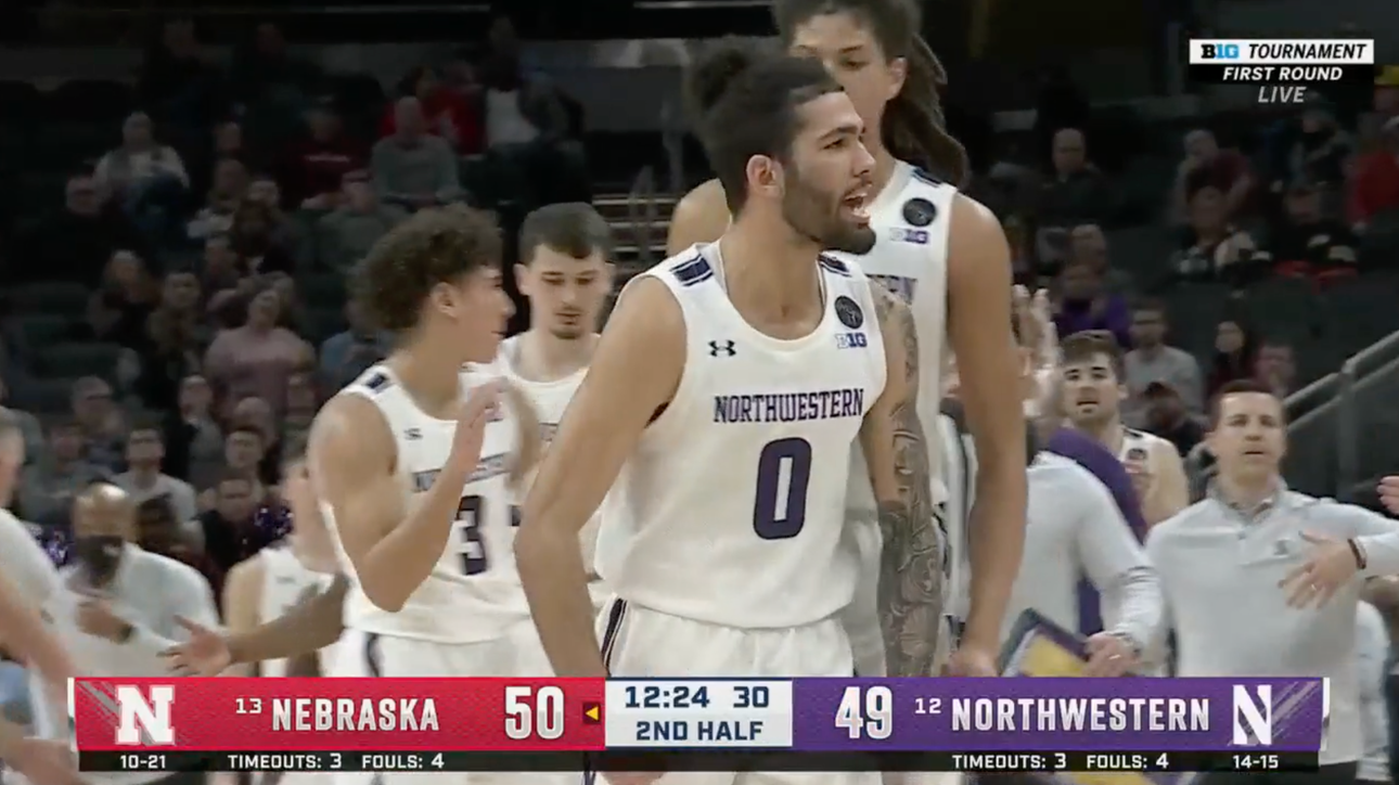 Boo Buie hits a corner three to make it a one-point game for Northwestern, 49-50
