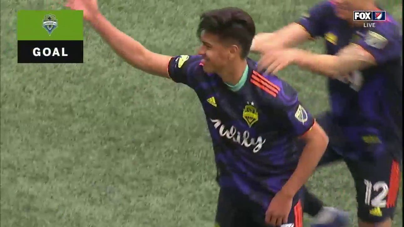 Xavier Arreaga perfectly places the header to give the Sounders the 3-2 edge