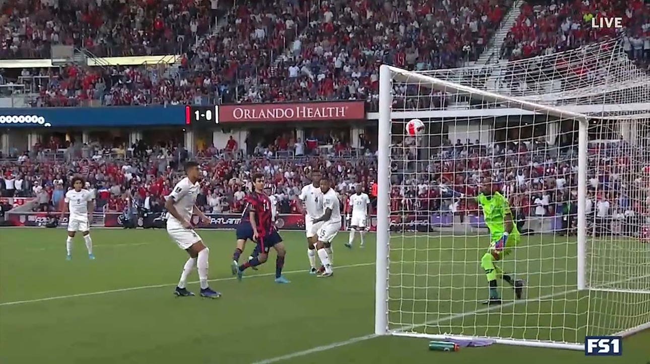 Paul Arriola scores a beautiful header in the 23rd minute, USMNT leads Panama, 2-0