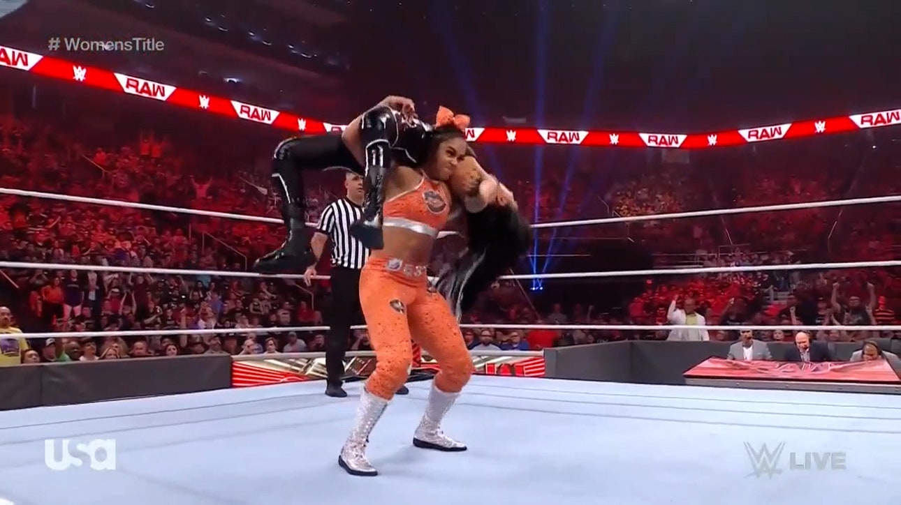 Bianca Belair takes down Sonya Deville after a 3-on-1 disadvantage I WWE ON FOX