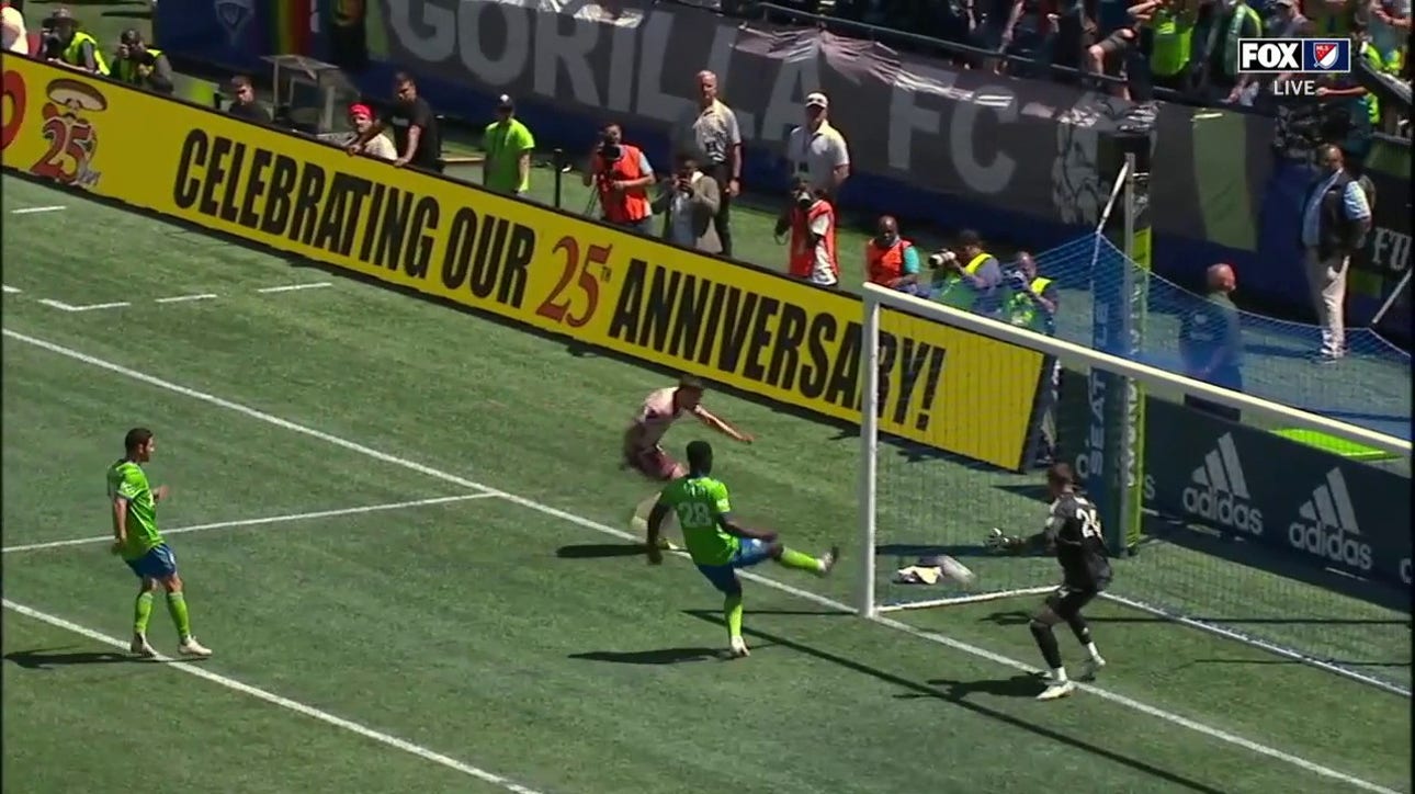 Jaroslaw Niezgoda's header from a tight angle gives Portland the 1-0 lead in the 24th minute