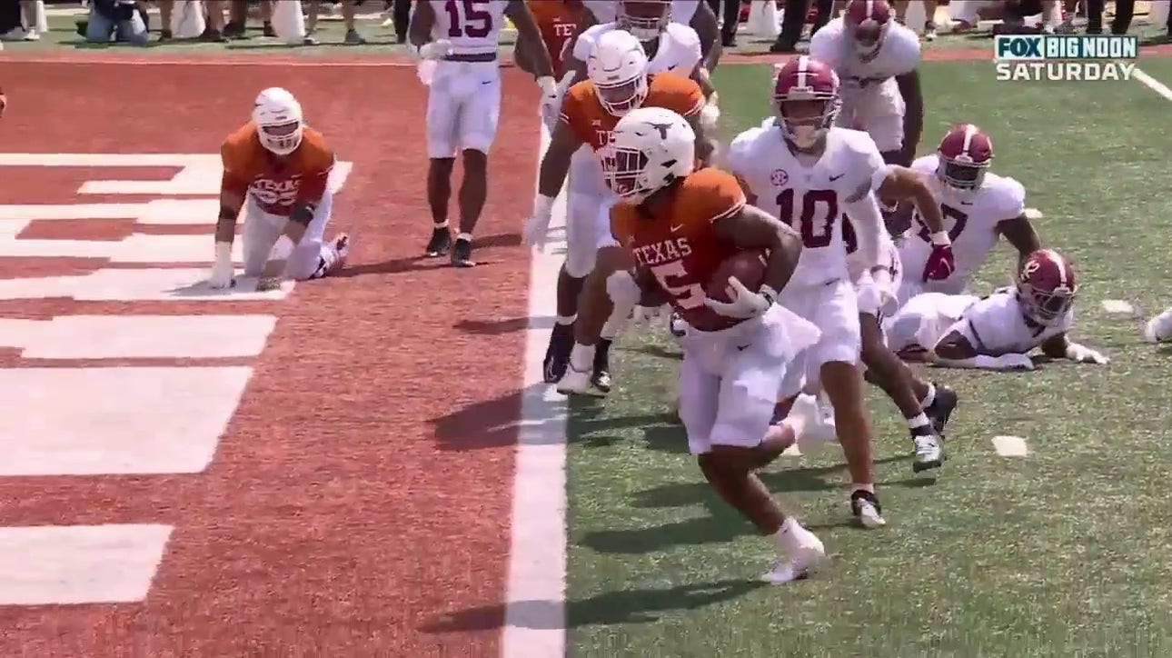 Bijan Robinson scores on a one-yard rushing TD to bring Texas to a 10-10 tie with Alabama