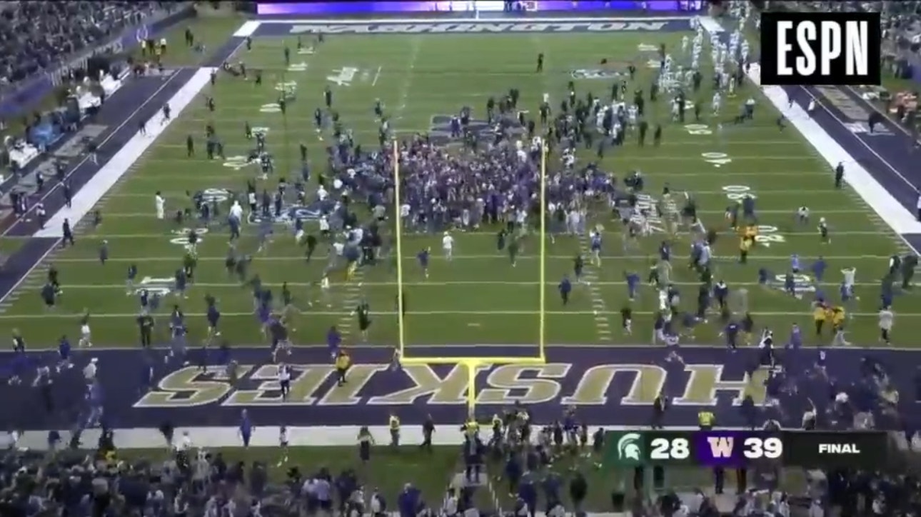 Washington fans storm the field after upsetting No. 11 Michigan State