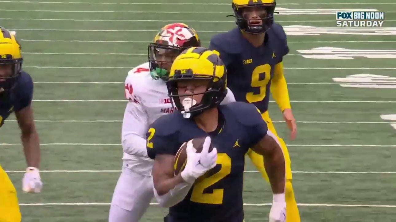 Blake Corum takes the rush 33 yards to the house for a touchdown as Michigan takes a 17-13 lead