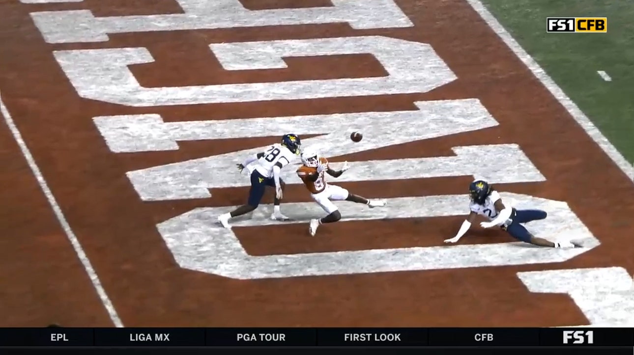 Texas' Xavier Worthy makes a miraculous 44-yard touchdown catch off the defender's hands