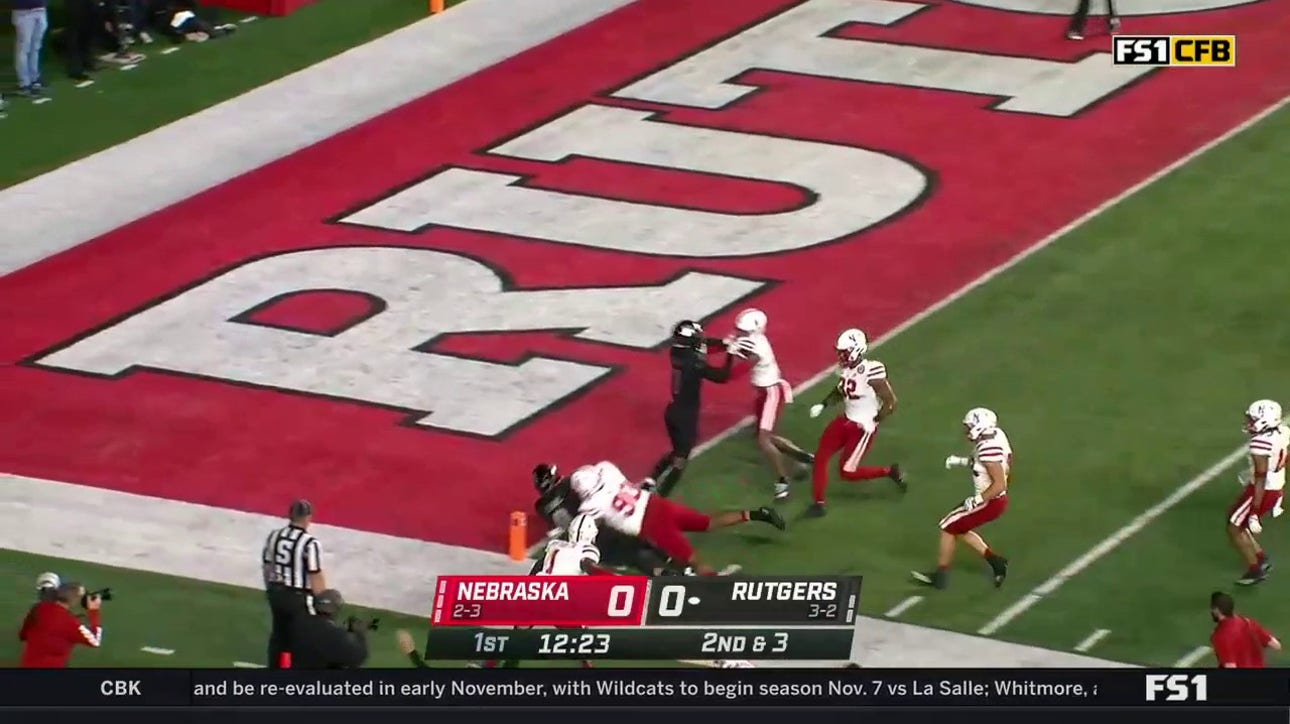 Rutgers' Noah Vedral breaks off a 21-yard rushing touchdown to give the Scarlet Knights an early 7-0 lead over Nebraska