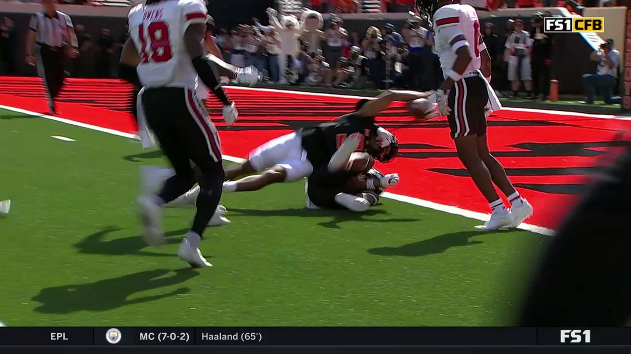 Oklahoma State's Spencer Sanders connects with Bryson Green on a 32-yard TD pass