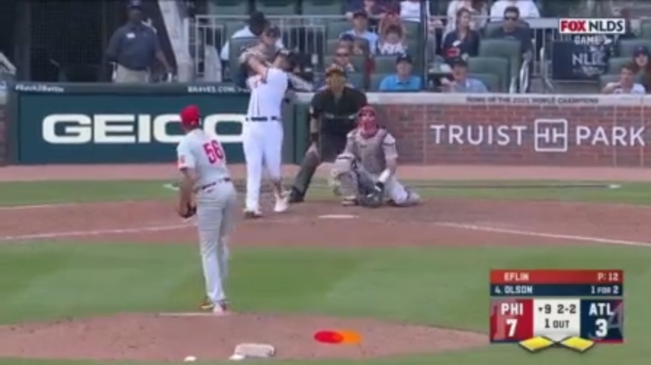 Matt Olson smashes a three-run home run to narrow the Braves deficit to 7-6 in the bottom of the ninth inning.