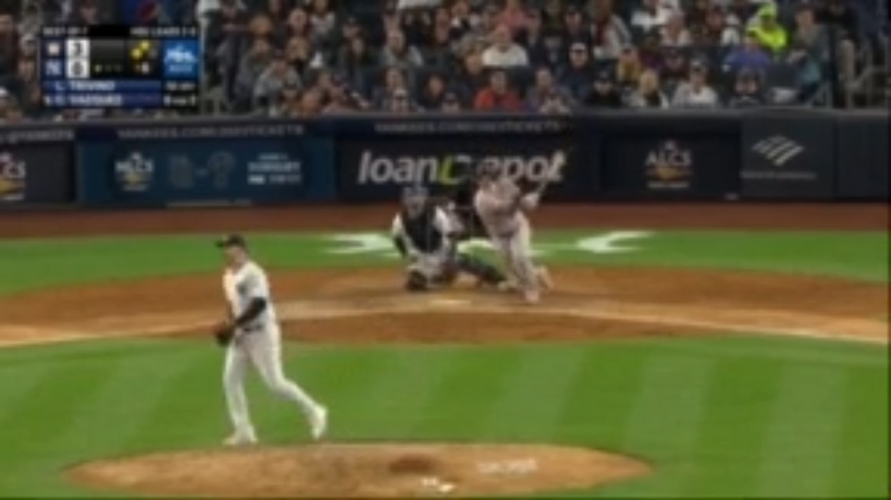 Christian Vázquez hits in two runs to stretch the Astros' lead to 5-0