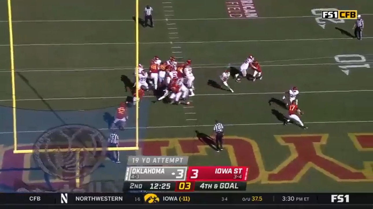 Zach Schmit fakes the field goal and runs for a two-yard touchdown, giving Oklahoma a 10-3 lead