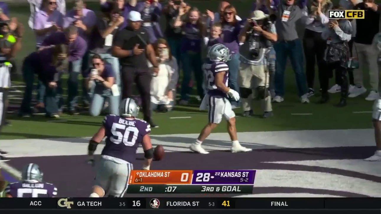 Will Howard links up with Deuce Vaughn on a two-yard TD, giving Kansas State a 35-0 lead over Oklahoma State