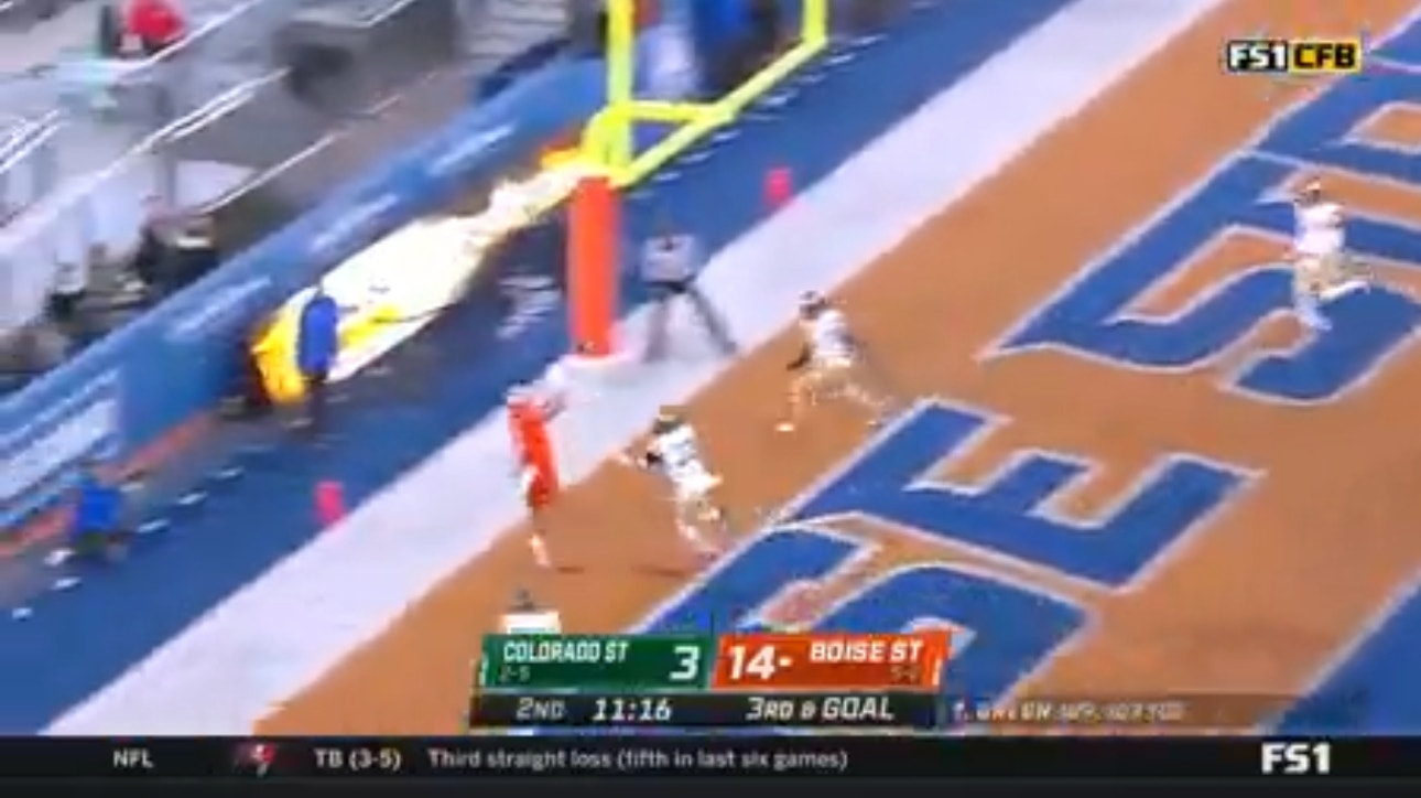 Broncos' Riley Smith makes the tightrope catch in the back of the end zone for the touchdown
