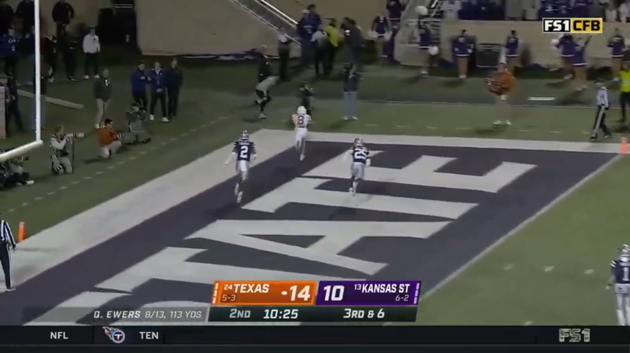 Texas QB Quinn Ewers hits Xavier Worthy in the corner of the endzone for the Longhorn touchdown