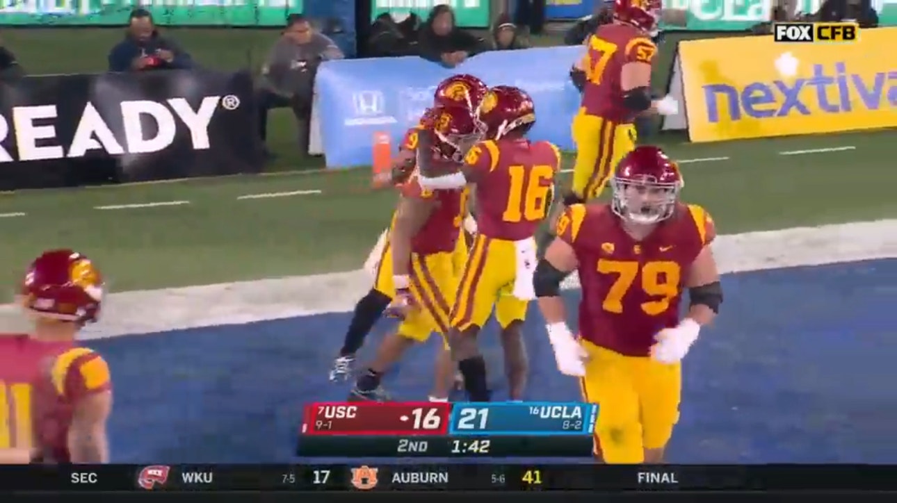 USC Trojans' Austin Jones 8 yard touchdown run cuts UCLA's lead to 21-17
