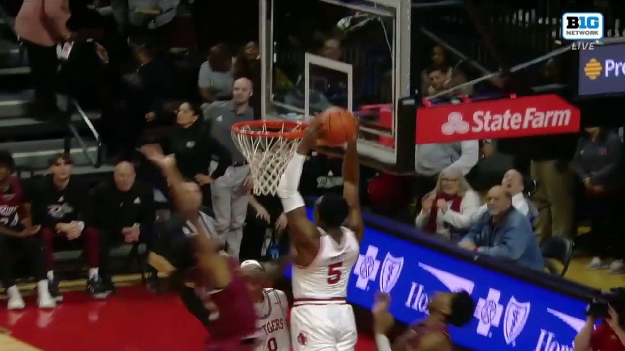 Rutgers' Aundre Hyatt throws it down on alley-oop vs Rider