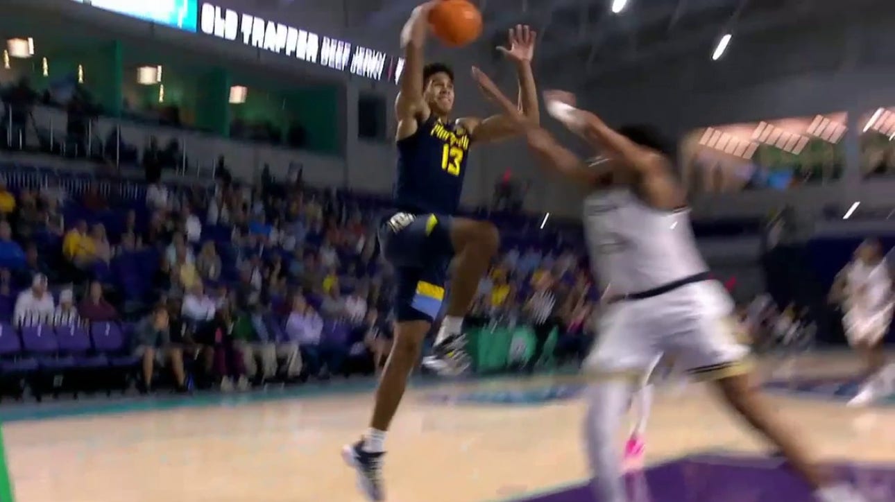 Oso Ighodaro throws it down to extend Marquette's lead vs Georgia Tech