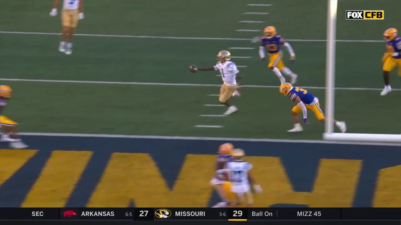 UCLA's Dorian Thompson-Robinson scrambles 14 yards for the Bruins touchdown