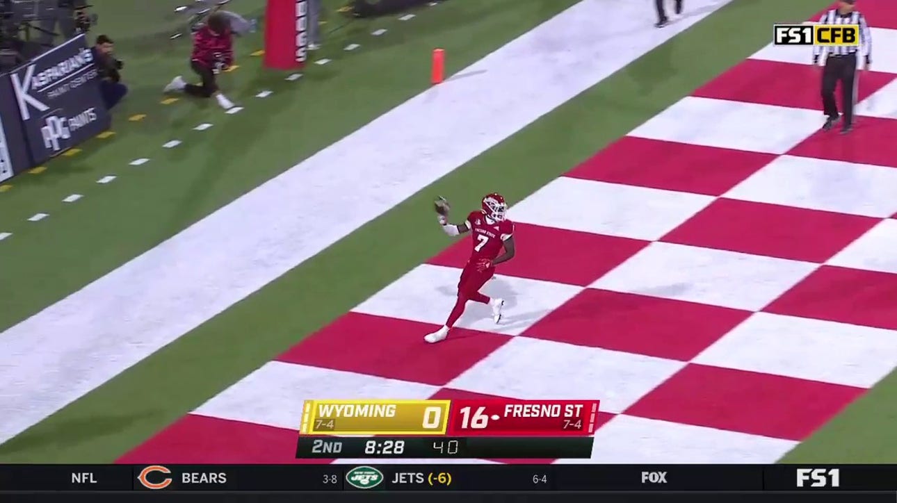 Fresno State's Jordan Mims ran in his second TD to add to the Bulldogs 23-0 lead over Wyoming