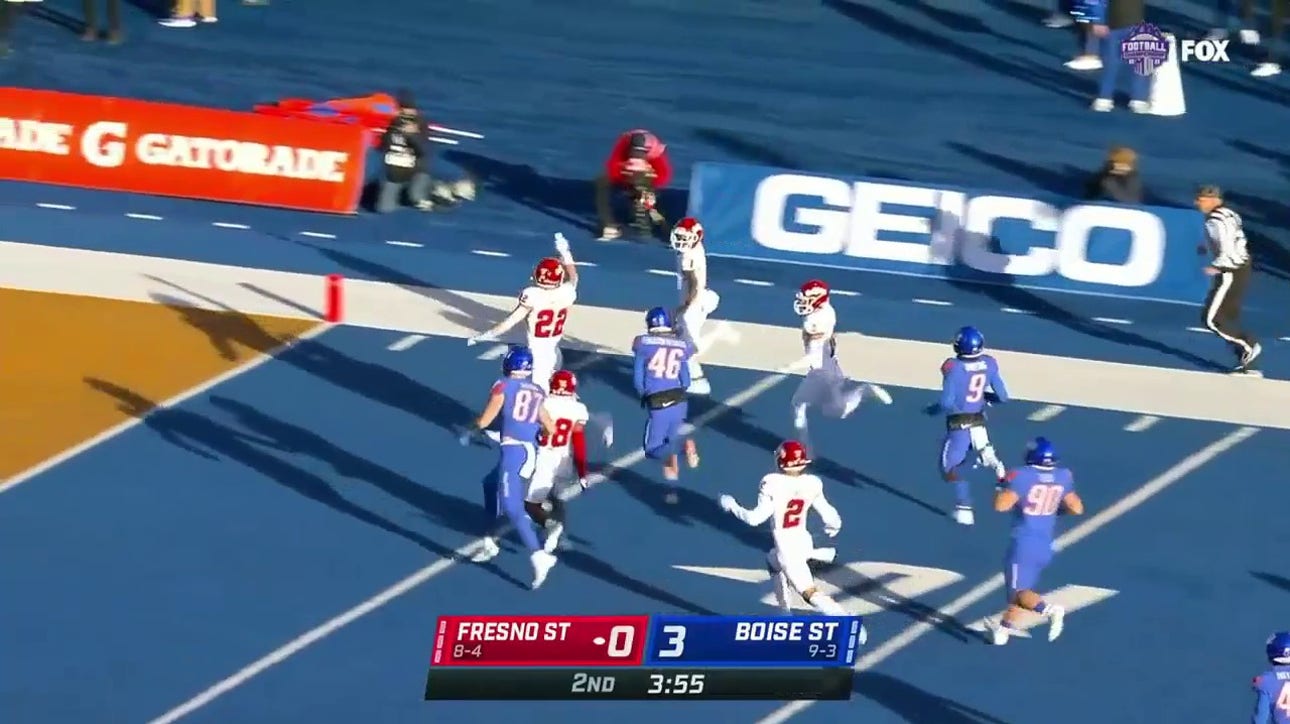 Fresno State's Nikko Remigio returns a punt for a 70-yard TD to put the Bulldogs up 7-3 over Boise State