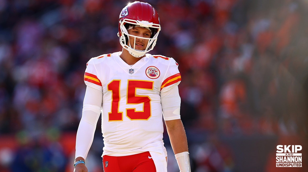 Patrick Mahomes throws unreal no look pass en route to 3 TDs in Chiefs win | UNDISPUTED