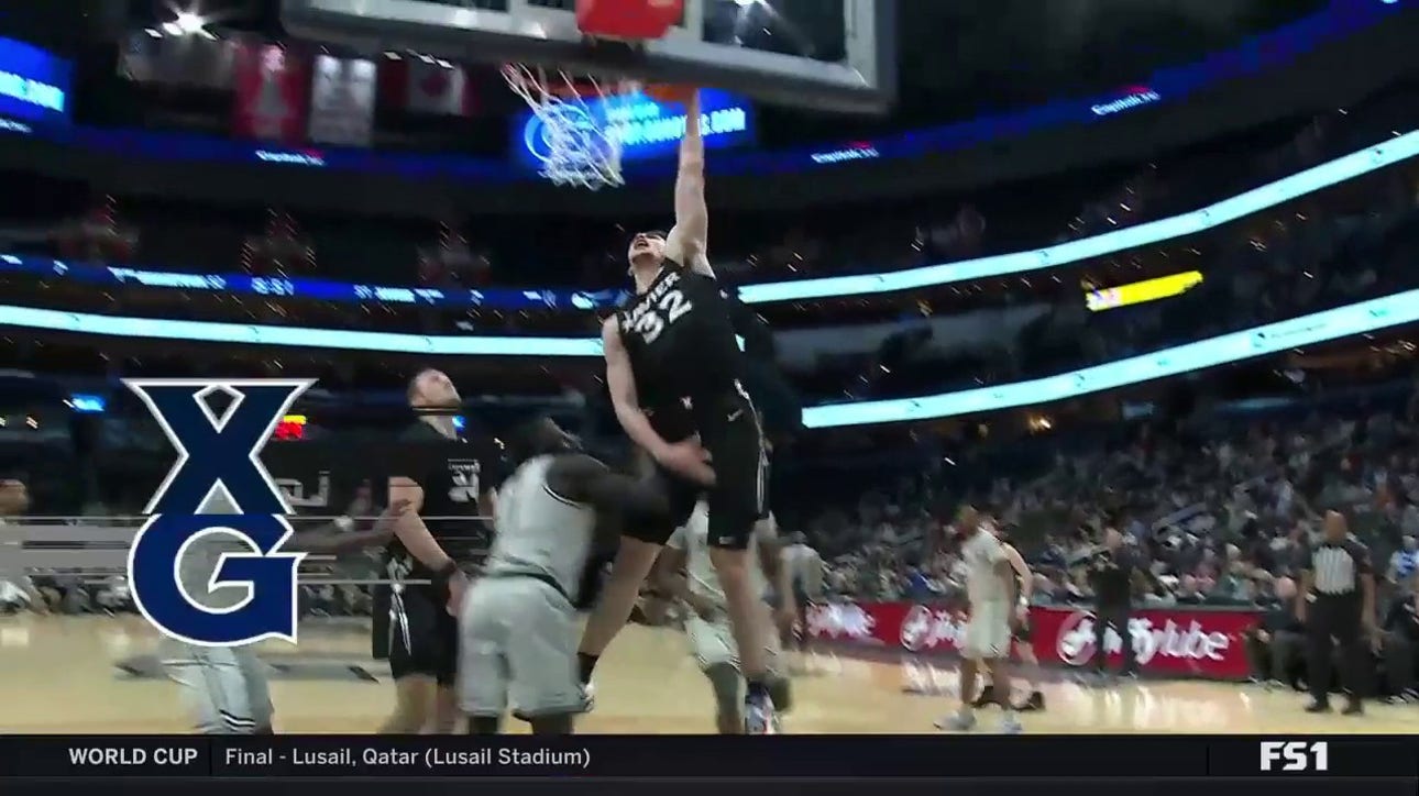 Xavier's Zach Freemantle slams the one-handed dunk