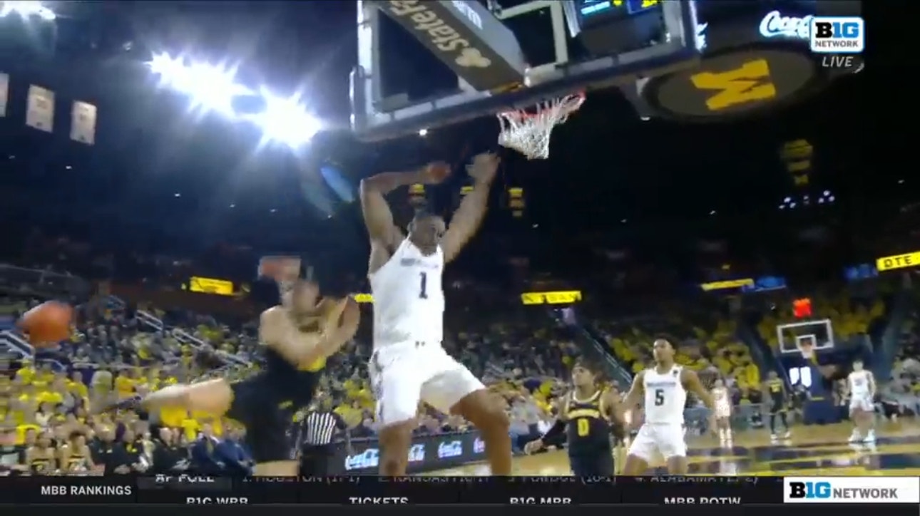 Michigan's Tarris Reed Jr. makes a HUGE chasedown block after Northwestern's fast break