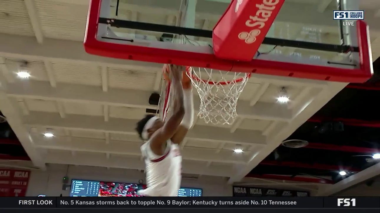 AJ Storr slams down the alley-oop dunk to help St. John's close the gap with Creighton
