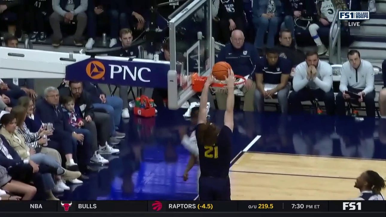 Marquette's Ben Gold throws down an easy two-handed dunk after a smart pass from David Joplin