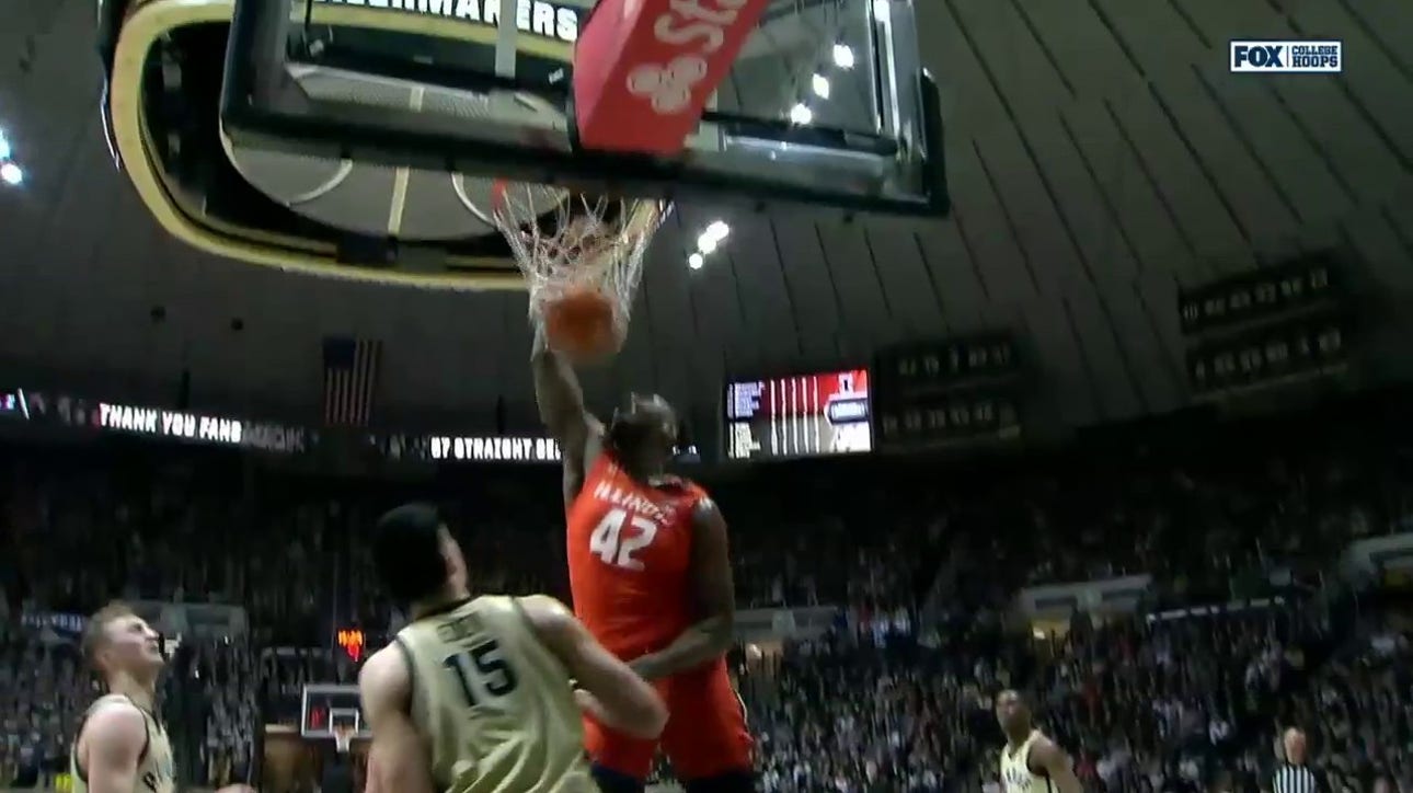 Illinois' Dain Dainja throws down an aggressive jam against No. 5 Purdue