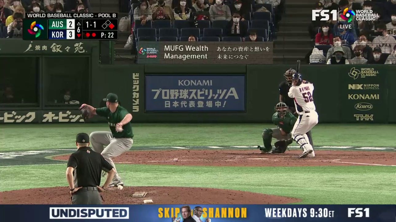 ByungHo Park records an RBI Double to give the Republic of Korea a 4-2 lead against Australia