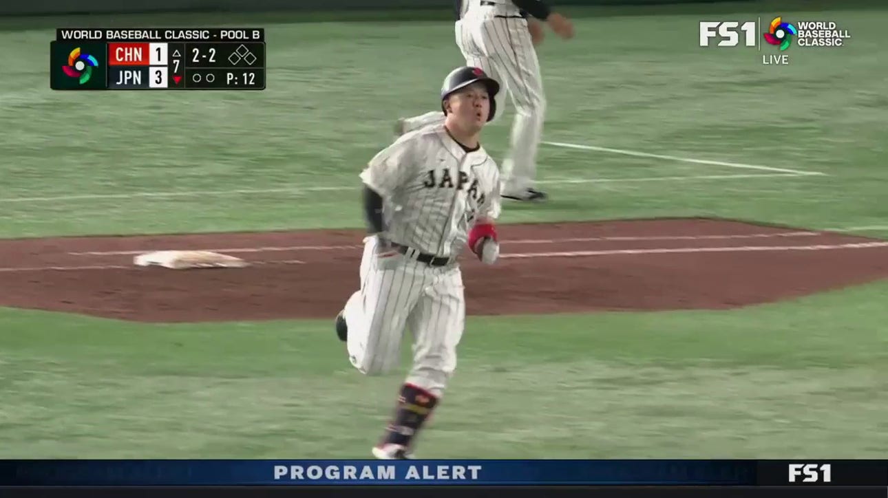 Shugo Maki launches a solo home run to extend Japan's lead against China, 4-1