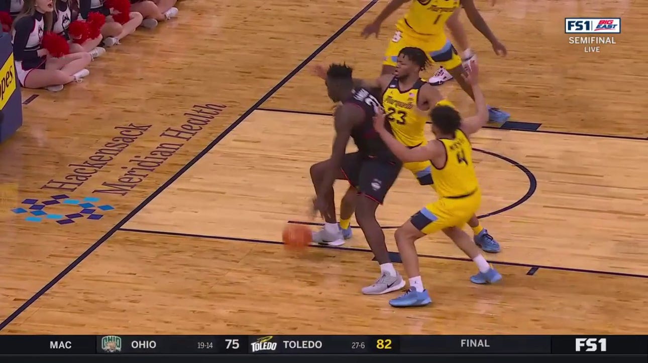 UConn's Adama Sanogo bursts through Marquette's defense for a seamless layup