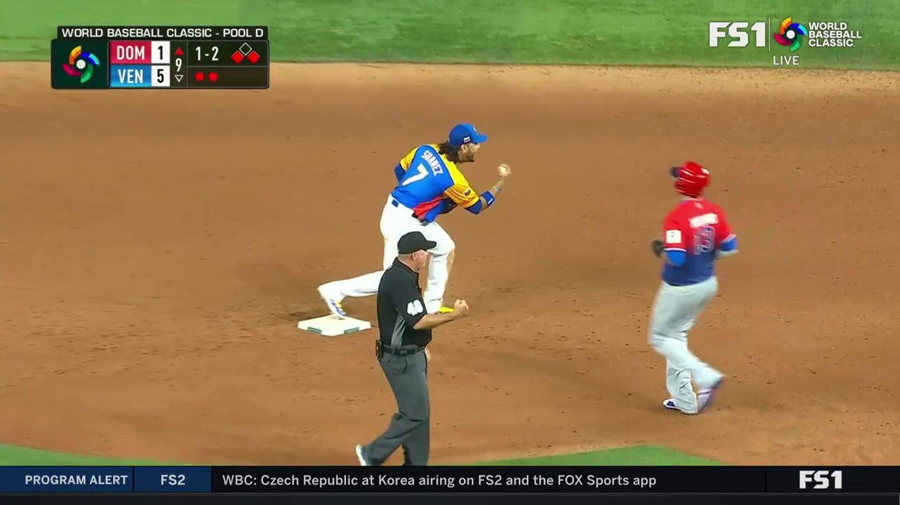 Venezuela defeats the Dominican Republic for the first time in World Baseball Classic history